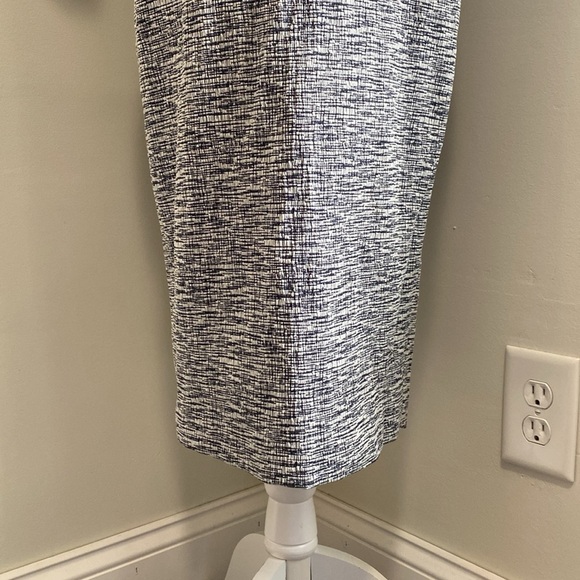 Victoria Beckham Space Dyed Black White Cotton-Blended Belted Sheath Dress - Picture 4 of 16